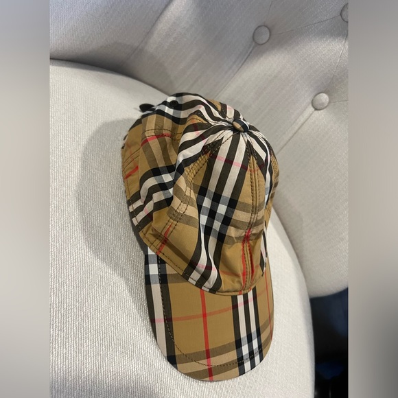 Burberry baseball hat 🧢 - Picture 2 of 9